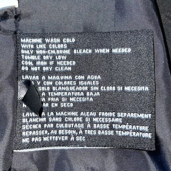 Guess Puffer Vest. Size Medium. Black. - Picture 4 of 9